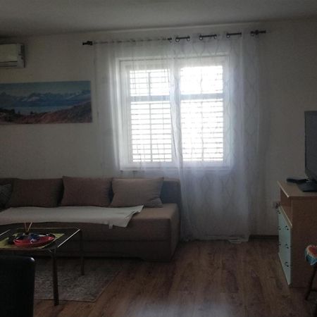 Vacation House Loreta Sveti Rok Exterior photo