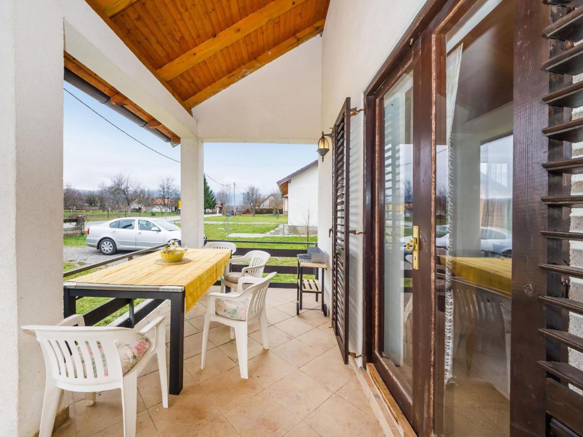 Vacation House Loreta Sveti Rok Exterior photo