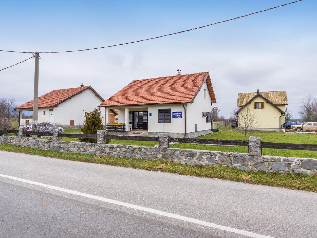 Vacation House Loreta Sveti Rok Exterior photo